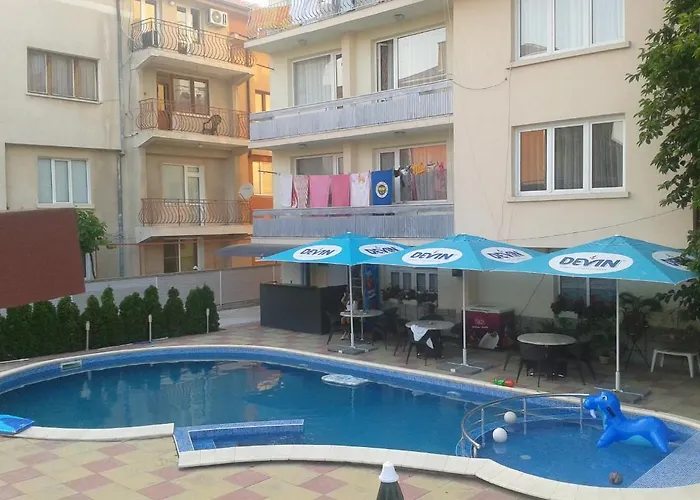 Peshev Family Hotel 3*