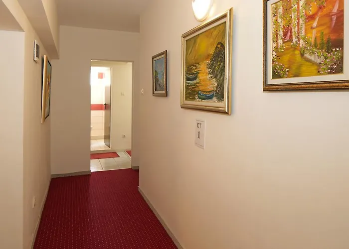 Peshev Family Hotel 3*