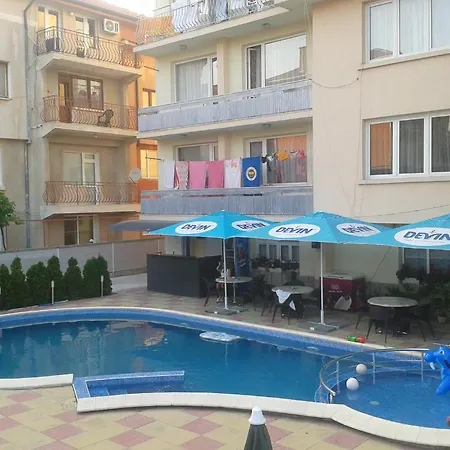 Peshev Family Szálloda 3*