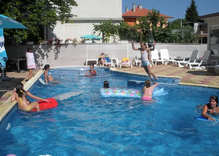 Peshev Family Szálloda 3*